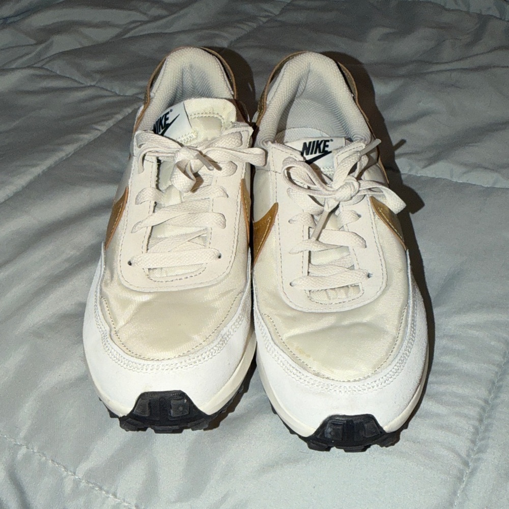 Nike Women’s cream Sneakers with Gold Swoosh Accent - Picture 2 of 4